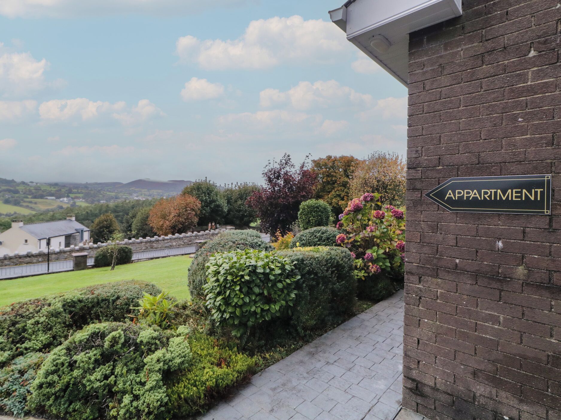 Khuôn viên nơi lưu trú