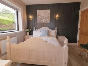 1 bedroom, individually decorated, individually furnished, free WiFi