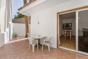 Outdoor dining - Holiday Home 'Palmar La Gomera' with Private Terrace and Wi-Fi (Santa Cruz de Tenerife)