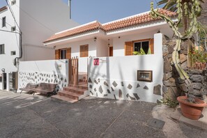 Exterior - Holiday Home 'Palmar La Gomera' with Private Terrace and Wi-Fi (Santa Cruz de Tenerife)
