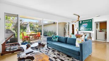 Smart TV, computer monitors