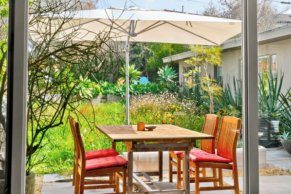 تناول الطعام بالخارج