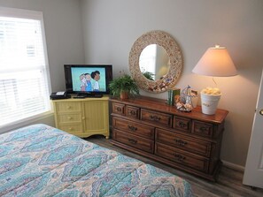 5 bedrooms, free WiFi, bed sheets - ISLAND PARK - SECOND ROW! AVAILABLE NOW! By Williamson Realty (Ocean Isle Beach)