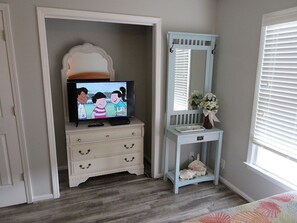 5 bedrooms, internet, bed sheets