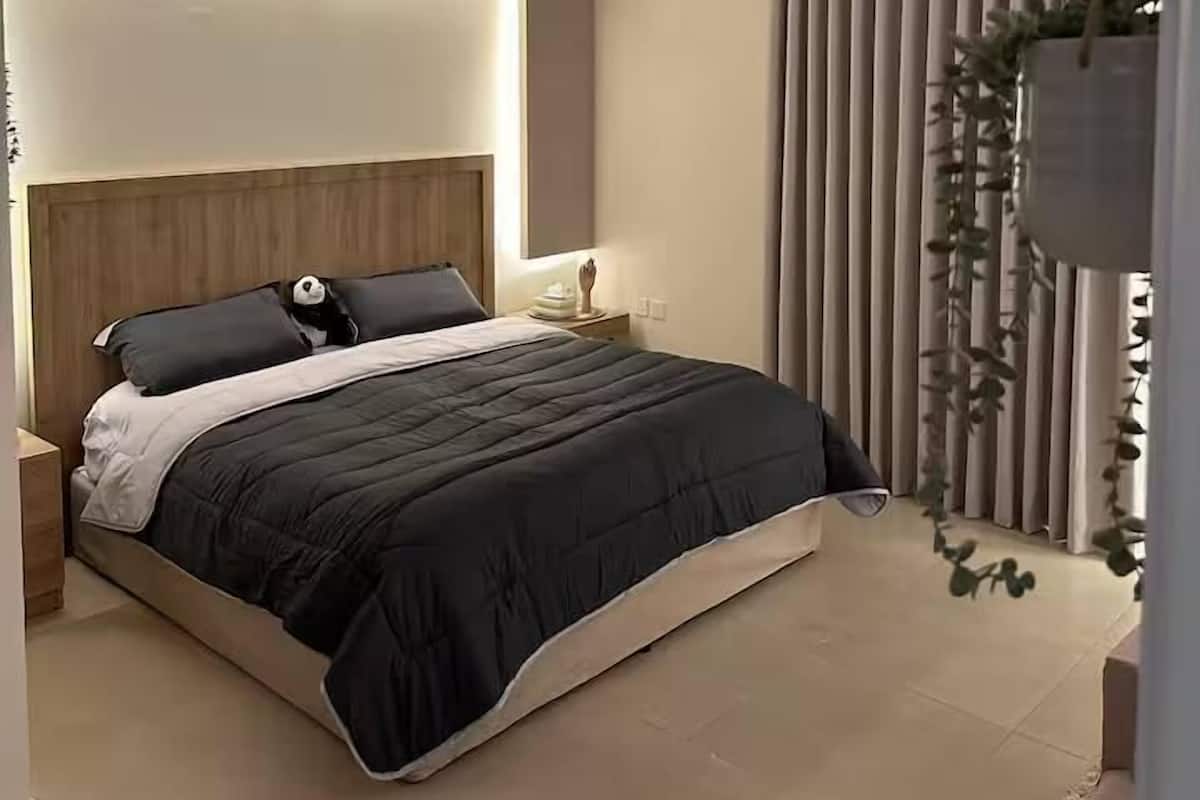 Premium bedding, free cots/infant beds, free WiFi, bed sheets