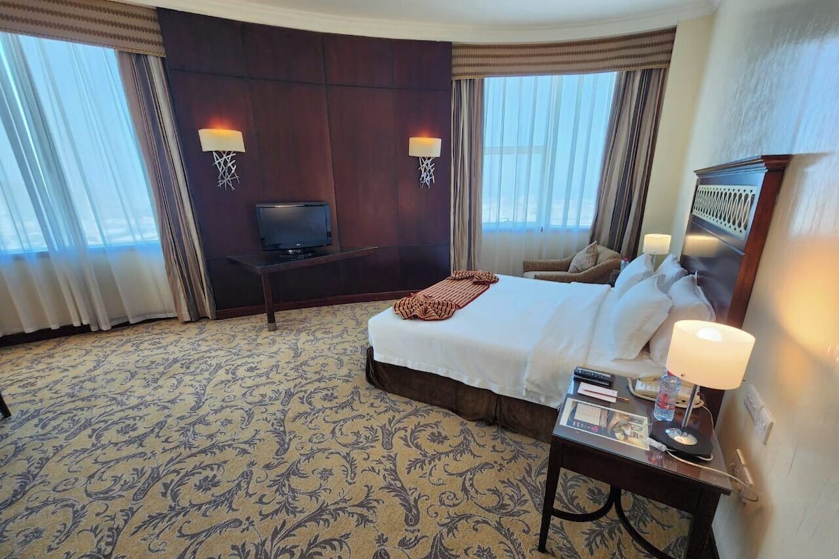 Premium bedding, free cots/infant beds, free WiFi, bed sheets
