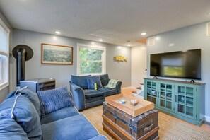 TV, fireplace, foosball, books