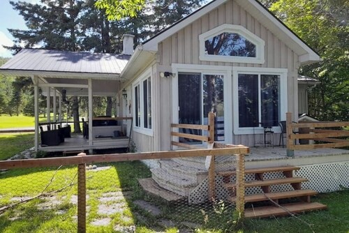 Chalet des frontières-Le 39 Lac Long Riviere-Bleue