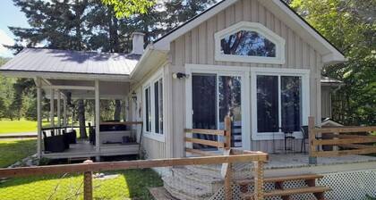 Chalet des frontières-Le 39 Lac Long Riviere-Bleue