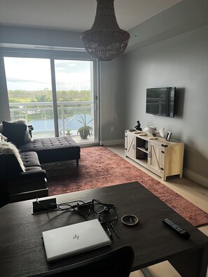 TV - Kalea Bay Luxury Rental (Naples)