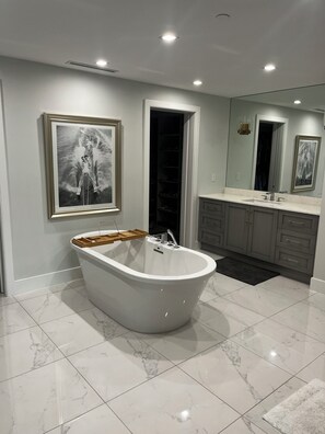 Bruser, hårtørrer, håndklæder, Sæbe