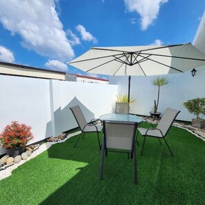 Deluxe Twin Room, Courtyard View | Terrace/patio - Sleep Walker Poshtel (Chiang Mai)