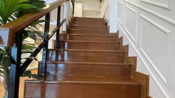 Deluxe Loft, 1 Bedroom | Living area