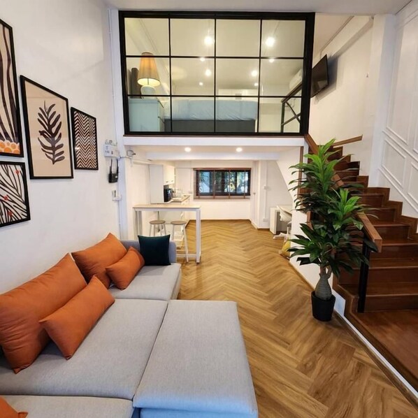 Deluxe Loft, 1 Bedroom | Living area - Sleep Walker Poshtel (Chiang Mai)