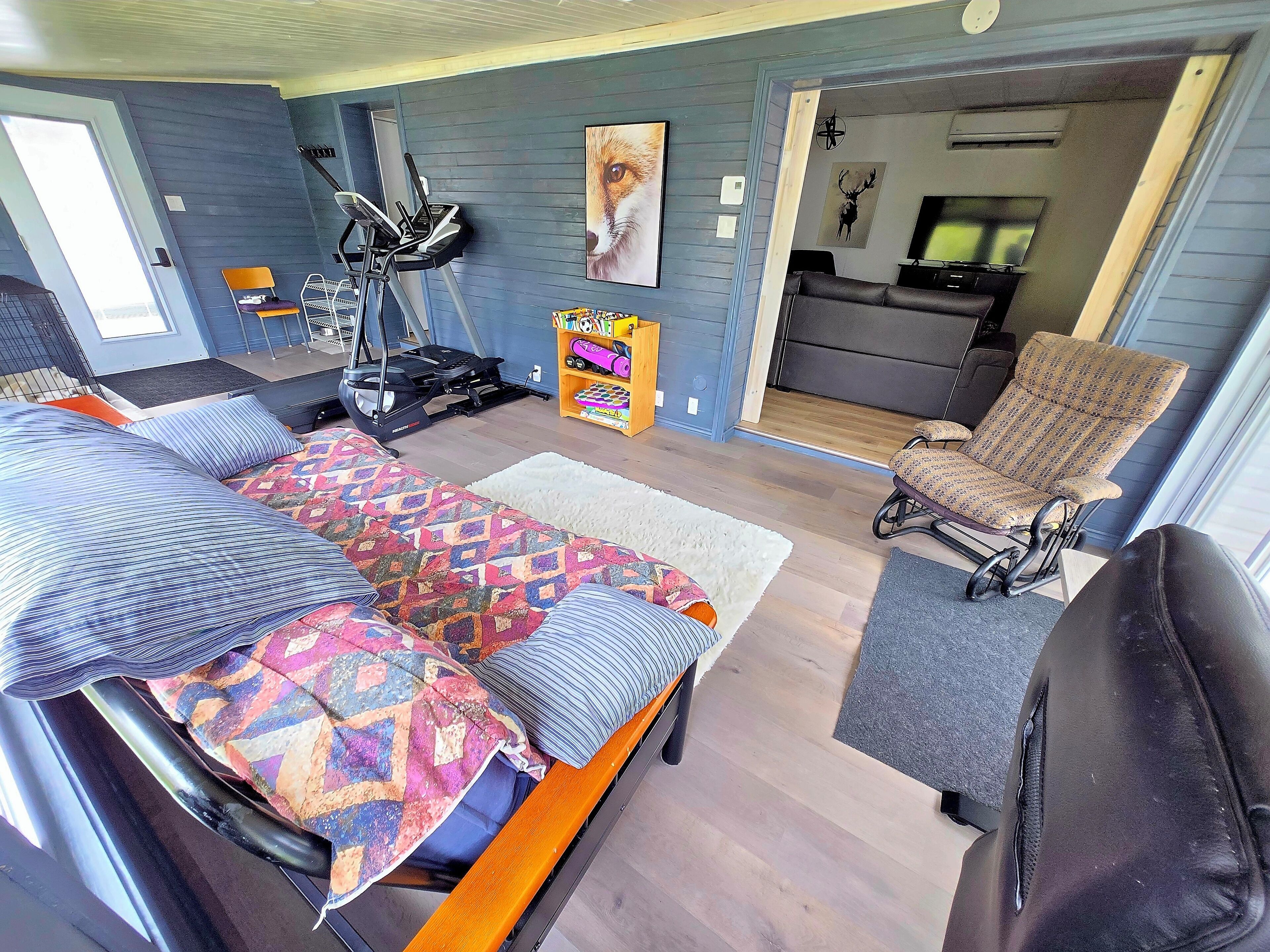 3 bedrooms, desk, travel crib, WiFi (free)