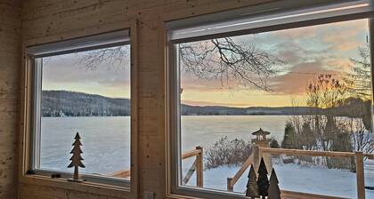 Chalet on the shores of Lac Long in Temiscouata