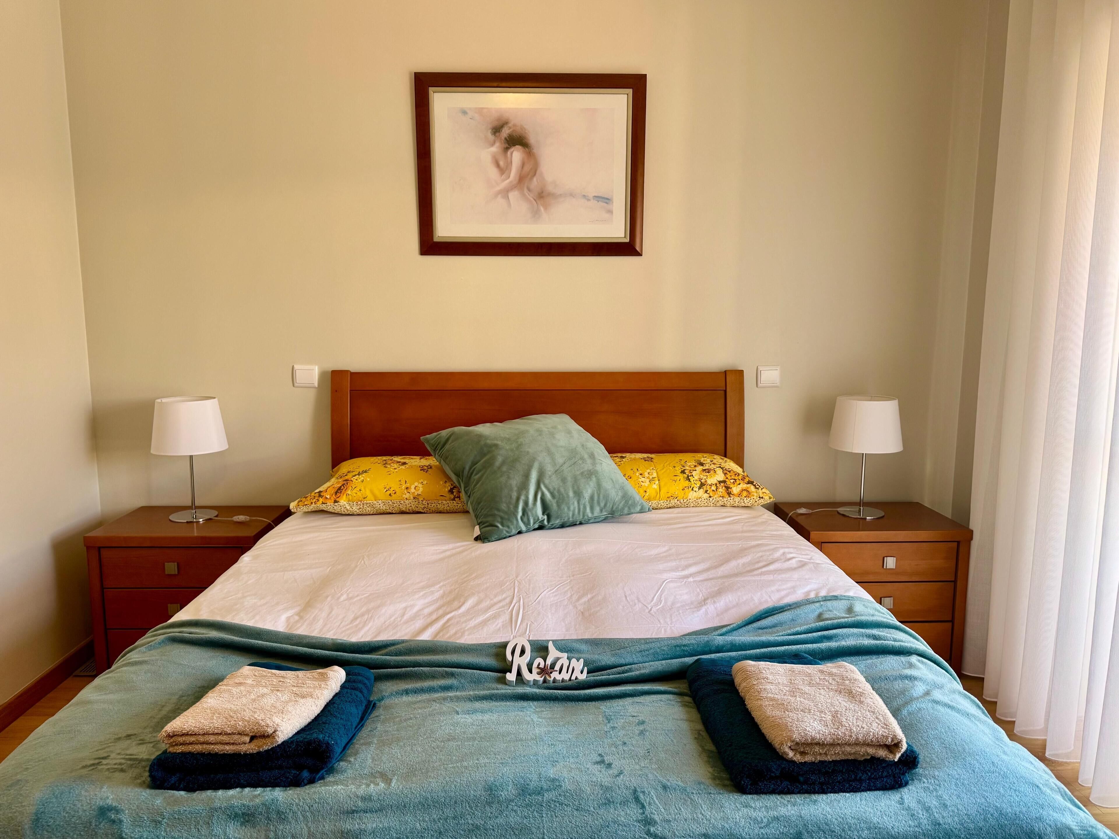 3 dormitorios, tabla de planchar con plancha, Internet y ropa de cama