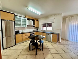 ميكروويف، فرن، موقد طهي مسطح، غسالة أطباق