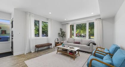 NEW! Bright Modern 3Bed 2.5Bath Evanston Home w/Parking