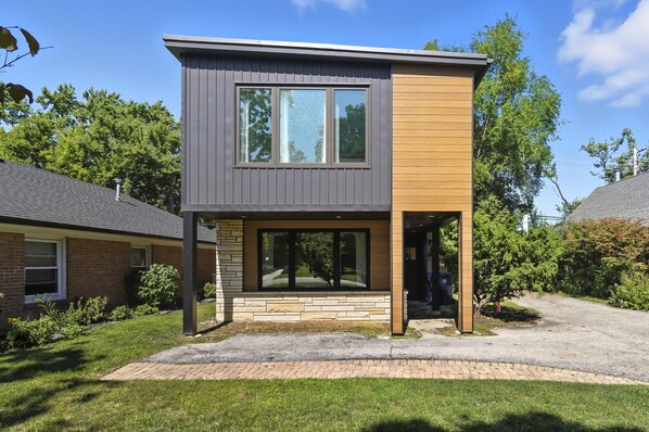 Exterior - NEW! Bright Modern 3Bed 2.5Bath Evanston Home w/Parking (Evanston)