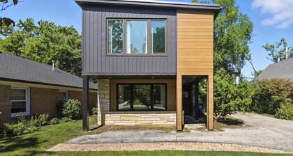 NEW! Bright Modern 3Bed 2.5Bath Evanston Home w/Parking