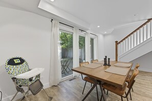 Dining - NEW! Bright Modern 3Bed 2.5Bath Evanston Home w/Parking (Evanston)