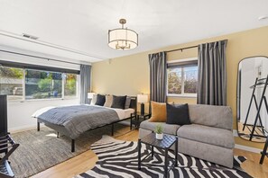 3 bedrooms, desk, iron/ironing board, travel crib