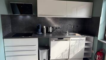 Mikrowelle, Ofen, Herdplatte, Geschirrspüler