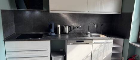 Four Ă micro-ondes, un four, surface de cuisson, lave-vaisselle