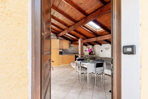 Dining - Apartment 'La Quiete Nel Bosco' with Sea View, Private Garden and Wi-Fi (Cipressa)