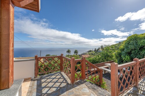 Holiday Home 'Los Duraznos' with Private Terrace, Private Garden and Wi-Fi