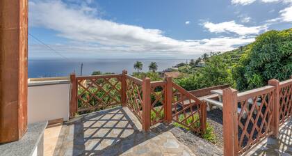 Holiday Home 'Los Duraznos' with Private Terrace, Private Garden and Wi-Fi