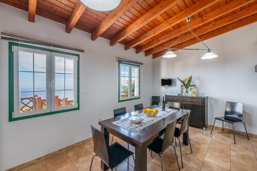 Holiday Home 'Los Duraznos' with Private Terrace, Private Garden and Wi-Fi