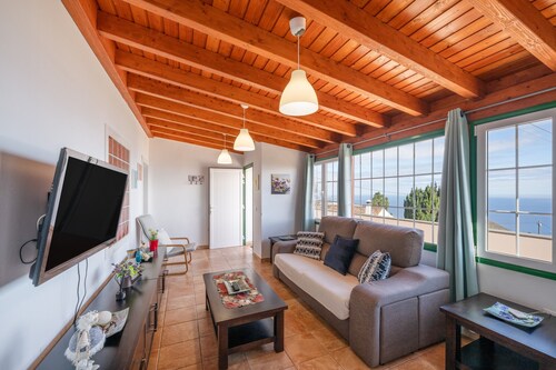 Holiday Home 'Los Duraznos' with Private Terrace, Private Garden and Wi-Fi