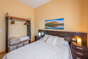 3 bedrooms, WiFi, bed sheets