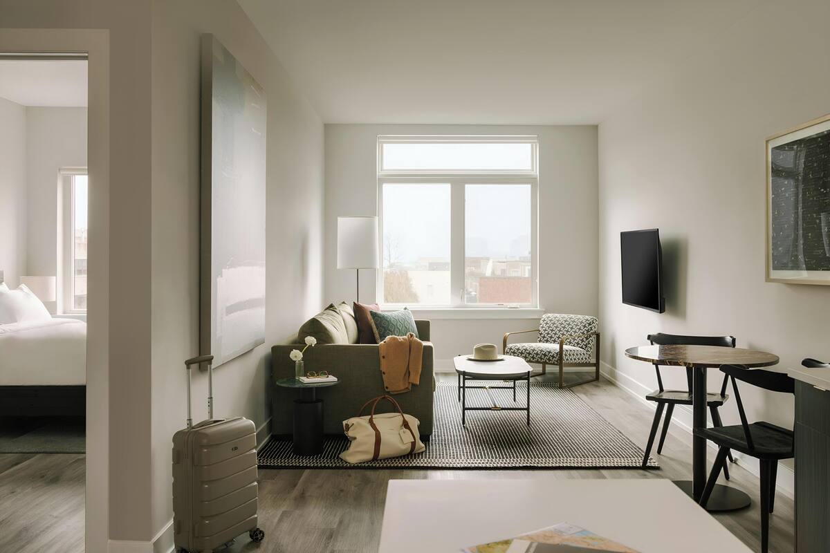 Apartment, 1 Queen Bed with Sofa bed, Roll-in Shower | Living area