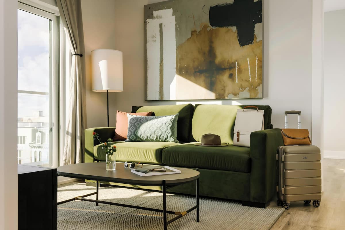 Apartment, 2 Bedrooms, Balcony, Corner | Living area