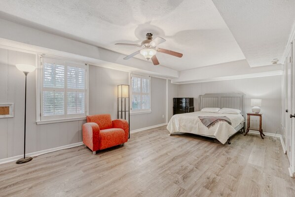 1 habitación, tabla de planchar con plancha, wifi y ropa de cama 