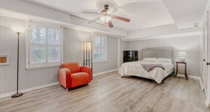 Apartment Suite updated, private entrance, ***Open House Sunday 22 Mar 11-4PM***