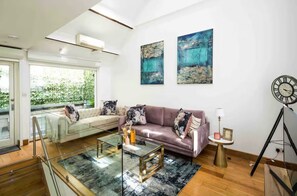 Smart TV - Stunning 3 bed Apartment next to Harrods (London)