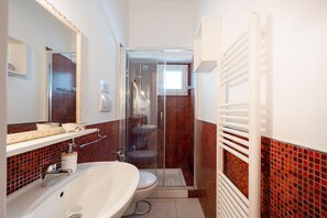 Doccia, asciugacapelli, asciugamani