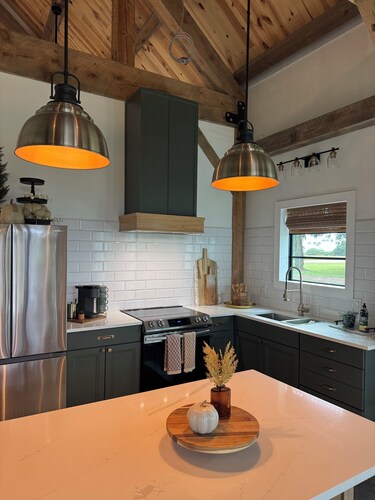 THE RIVER HOUSE Hammocks l Zipline l Pole Barn