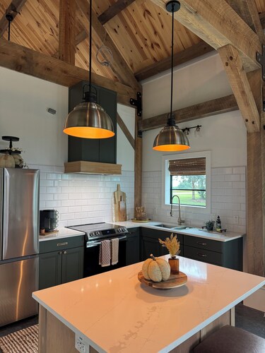 THE RIVER HOUSE Hammocks l Zipline l Pole Barn