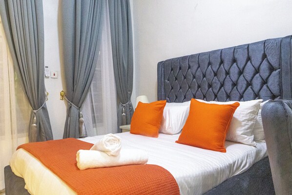 Maison | Bureau, espace de travail pour ordinateurs portables