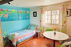 2 chambres, fer et planche à repasser, lit parapluie, Wi-Fi gratuit