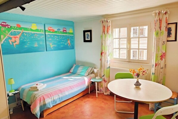 2 bedrooms, iron/ironing board, travel cot, free WiFi