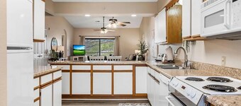 Newly Available Cozy & Clean Condo! 1 mile from Branson strip! Premier Hosts!