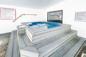 Indoor spa tub