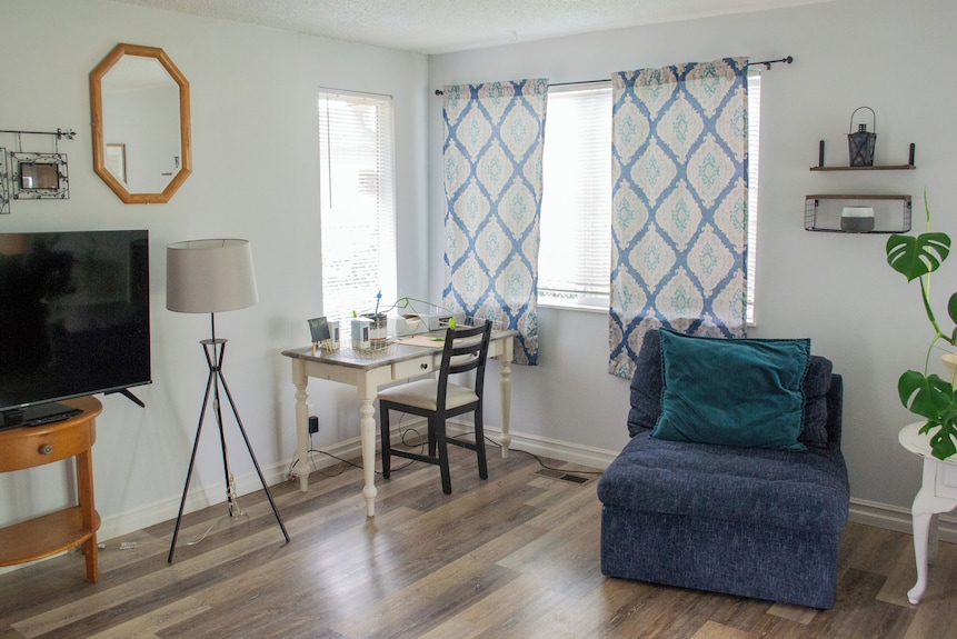 Terrific Family And Pet Friendly Apartment Near Shopping, Dining & The Theater. - Silverton, OR