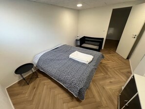 1 bedroom, internet, bed sheets